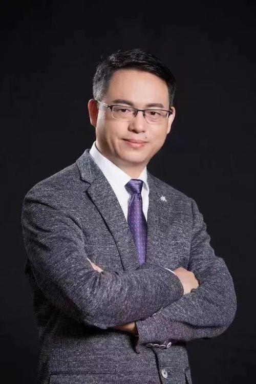 中国人民大学经济学博士,暨南大学投资咨询